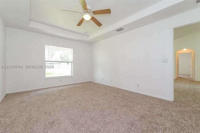 Building Photo - 2831 SE Hutchings Ave
