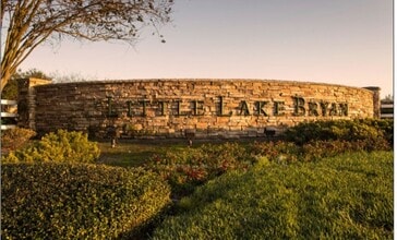 Building Photo - 8301 Elm Park Dr