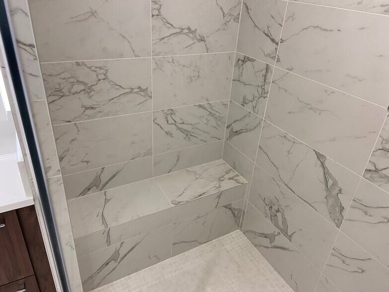 Master Shower - 1650 Silver Hill Dr