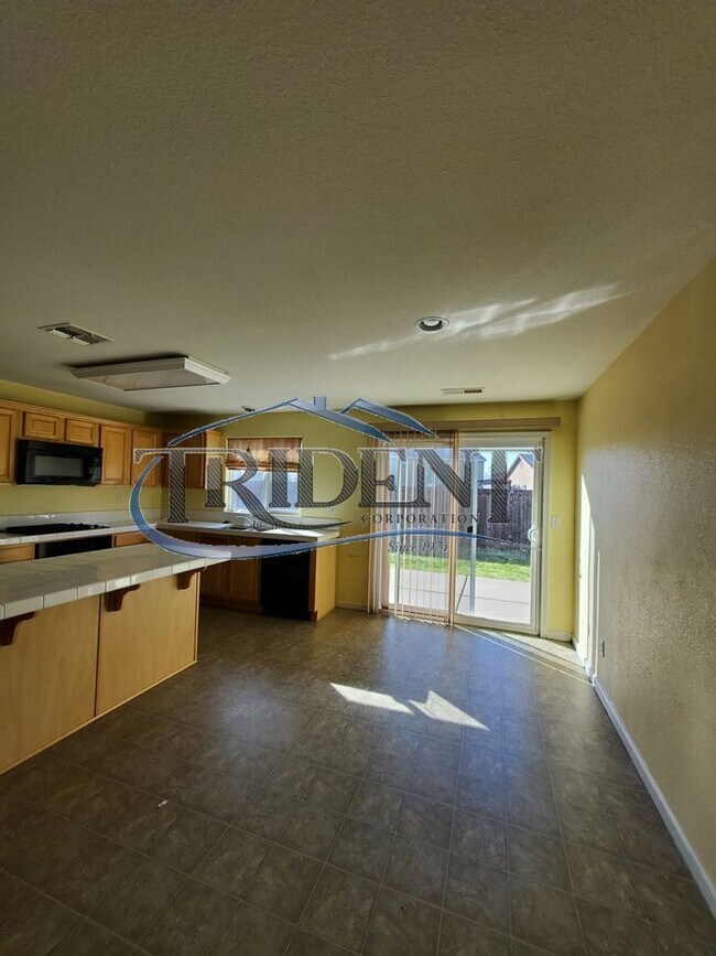 Building Photo - 3 bedroom bath near schools and parks