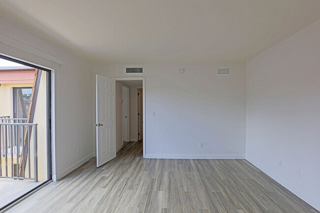 Building Photo - 1538-3 Park Meadows Dr