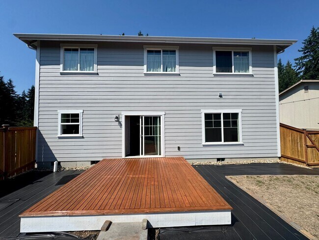 Building Photo - Private Palmer Lake Home w/ 3 Bedrooms, Of...