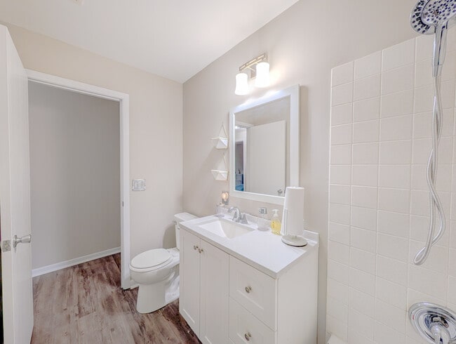 Building Photo - 8616 Hickory Ave