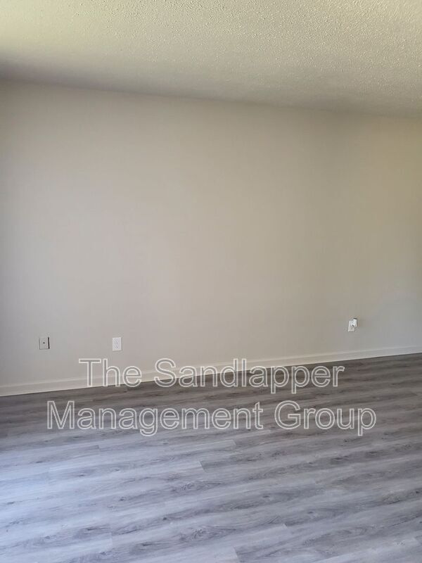 Building Photo - 126 Langley Dr