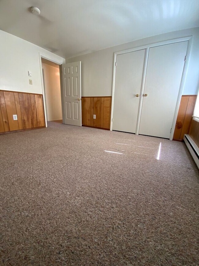 Building Photo - 390 Pine Grove Rd