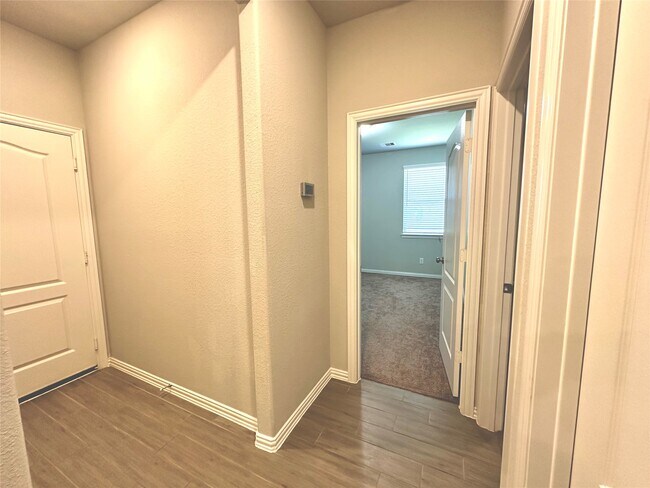 Building Photo - 8319 Divot Trce