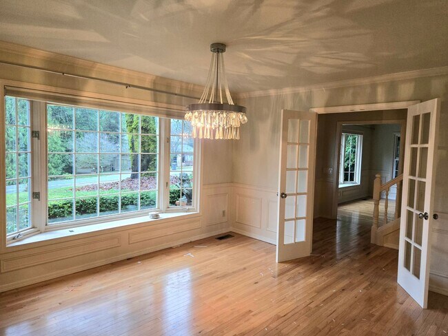 Building Photo - 5 Bedroom 4 Bathroom Home in Woodinville