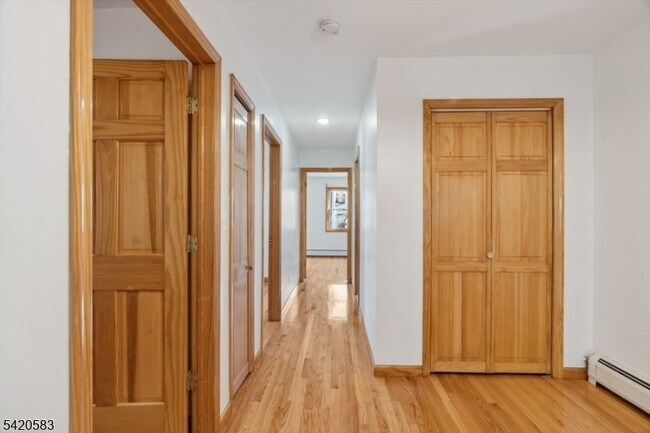 Building Photo - 66 Atlantic St