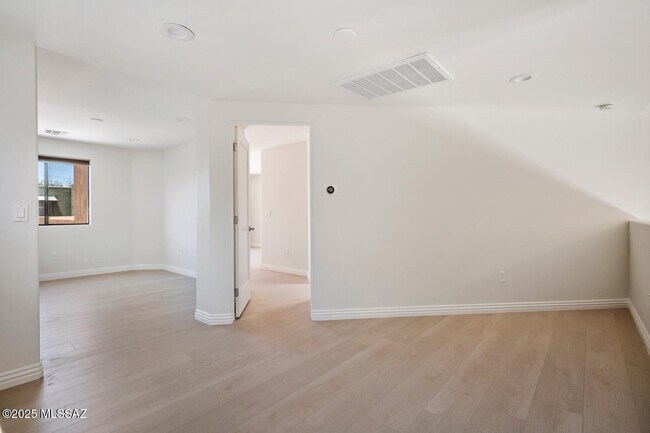 Building Photo - 3121 N Olsen Ave