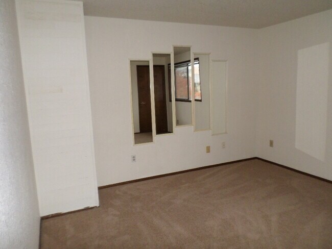 Building Photo - 1149 Progress Dr