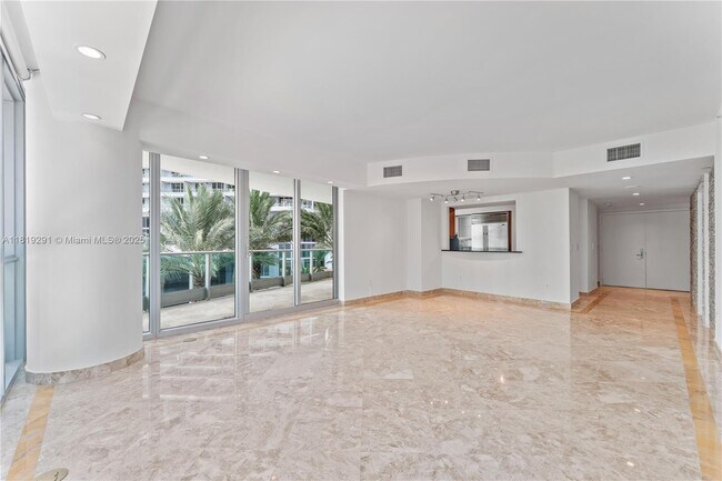 Building Photo - 1331 Brickell Bay Dr
