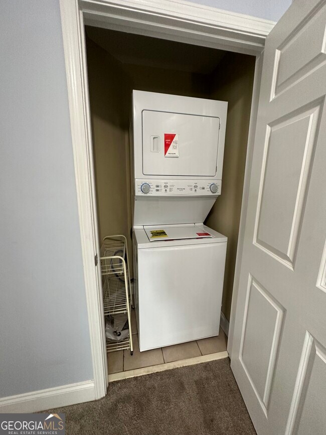 Building Photo - 35 Villa Ct SE