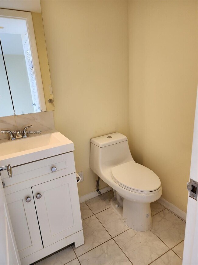 Building Photo - 3161 S Ocean Dr