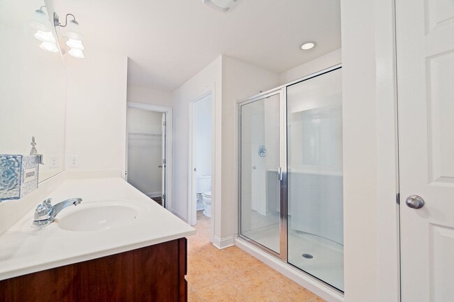 Building Photo - Your Calm Charleston Retreat!