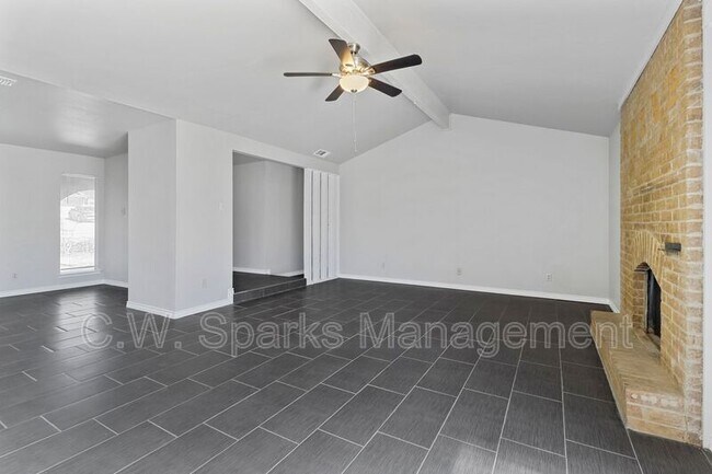 Building Photo - 1020 Mountview Dr