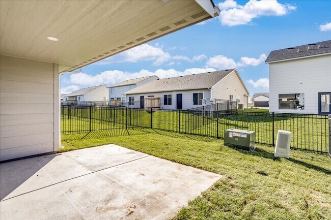 Building Photo - Pineway Maxwell Plan