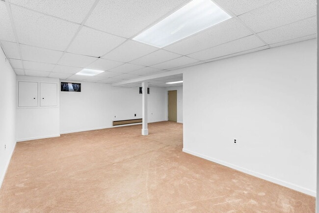 Building Photo - "Charming 4-Bedroom Retreat with Sun Room Scenic Views