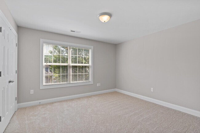 Building Photo - 3116 Tenker Creek Ln SE