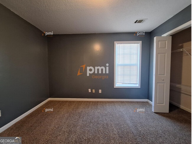 Building Photo - 1311 Vine Cir