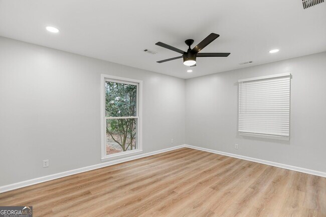 Building Photo - 335 Harris Rd