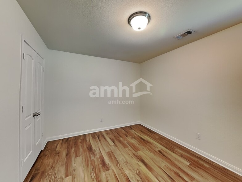 Building Photo - 4616 Beaver Creek Ave