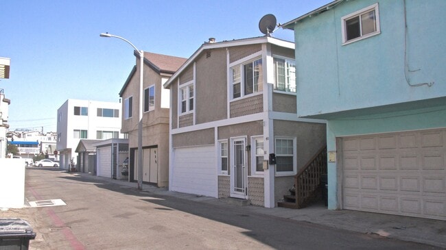 Building Photo - 38 8th Ct