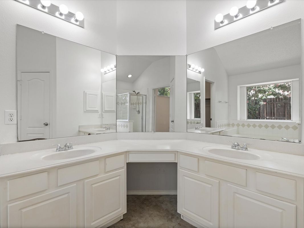 Building Photo - 5705 Frio Dr