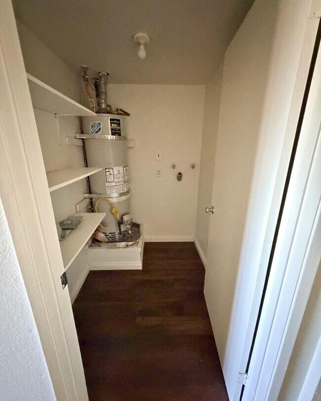 Building Photo - 8026 Juniper Ave