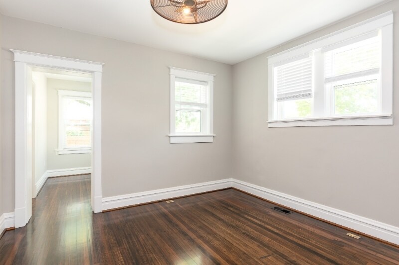 Building Photo - 1035 Grandview Pl