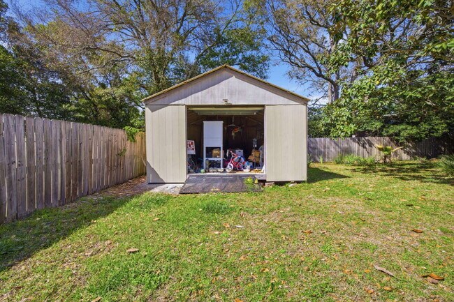 Building Photo - "Charming 4-Bedroom Shalimar Retreat- Power Included With Rent!"