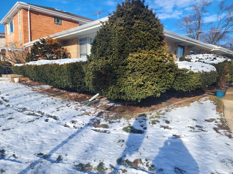 Building Photo - 2800 Manor Ln