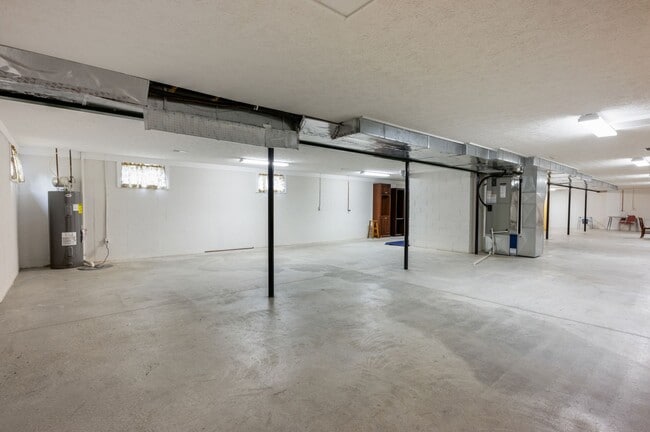 Building Photo - Executive Rental