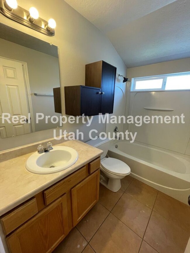 Building Photo - 2252 Harvest Moon Dr