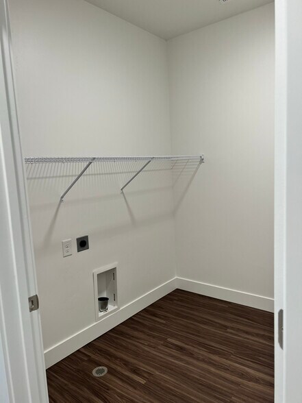 Building Photo - 3364 Hardman Way