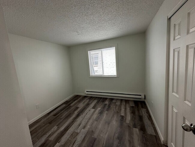 Building Photo - Aurora Rental | 3 Bedroom Home w/ Basement, Garage & Fireplace – Near Denver Commute