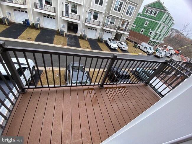 Building Photo - 600 Watermans Dr