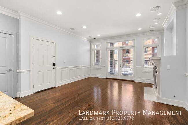 Building Photo - 2257 W Belmont Ave