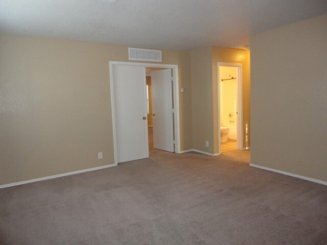 Building Photo - 1425 N Thunderbird Ave