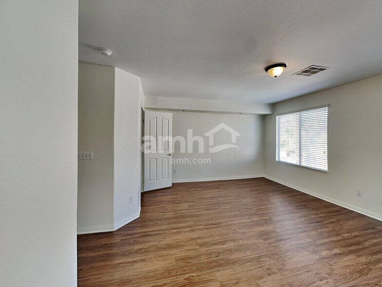 Building Photo - 2678 African Violet Ave