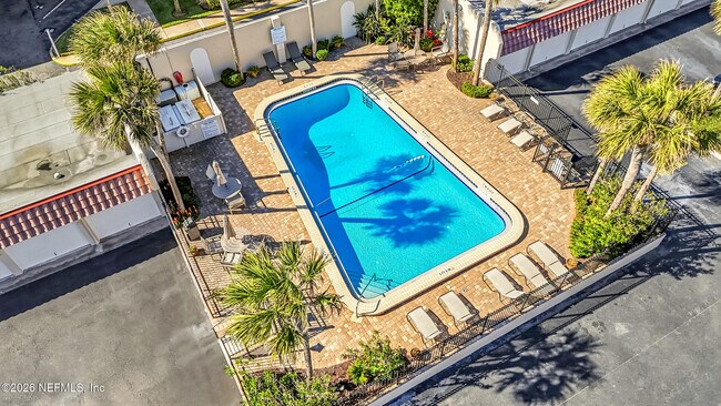 Building Photo - 10 10th St