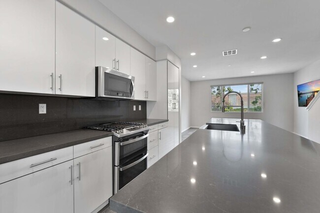 Building Photo - 2434s Tapestry Wy