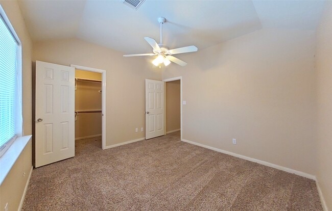 Building Photo - 2810 White Oak Ln