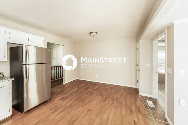 Building Photo - 4 Bedroom Pet-Friendly Home in Birmingham, AL with Main Street Renewal