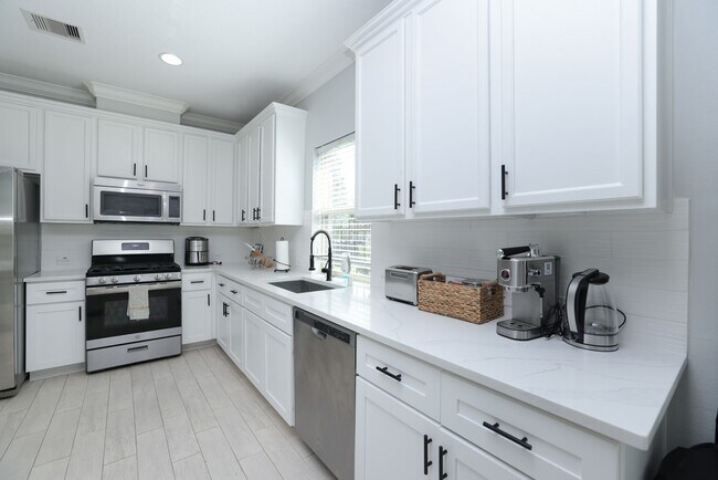 Building Photo - 19 Canterborough Pl