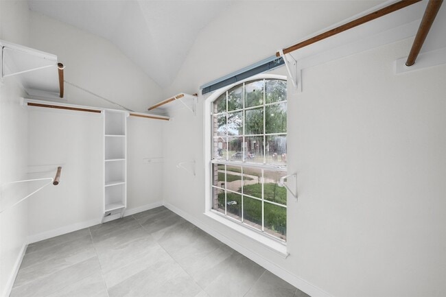 Building Photo - 3841 Pine Valley Dr