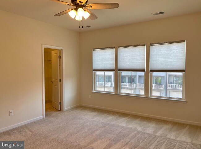 Building Photo - 43373 Southland St