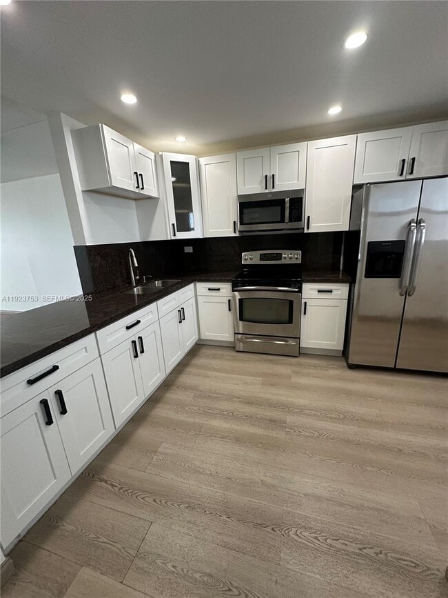 Building Photo - 1660 NE 191st St