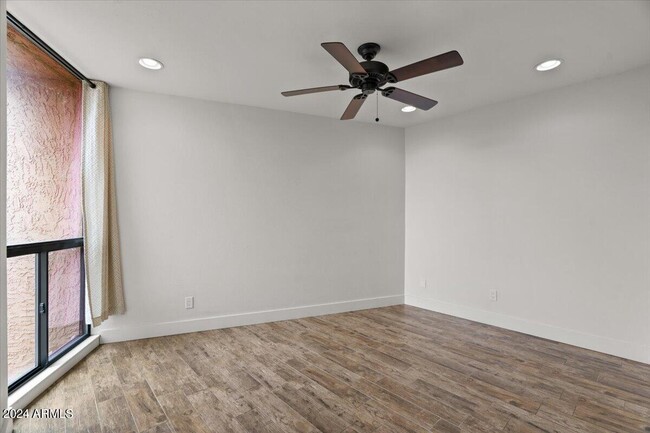 Building Photo - 7401 N Scottsdale Rd