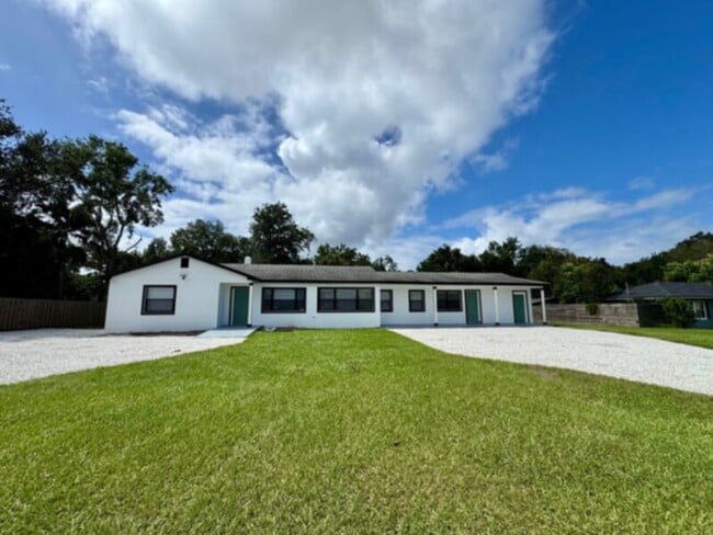 Building Photo - Stunning 2 Bedroom, 1 Bathroom Completely Renovated Triplex!