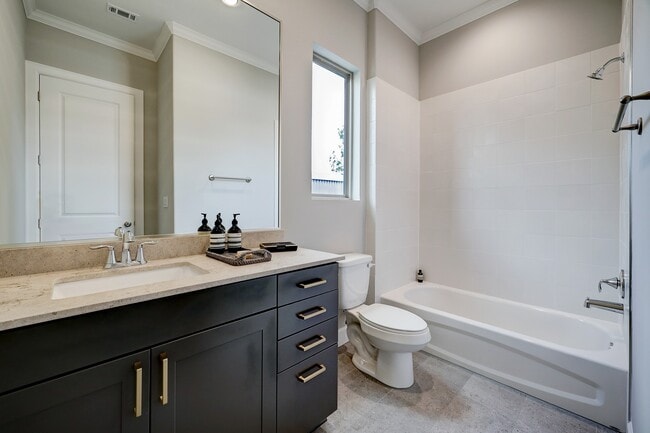 Building Photo - 505 Reinicke St